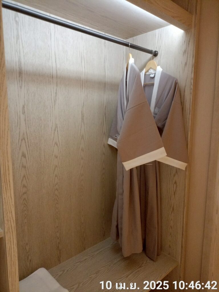 LINE_ALBUM_JW Suit Rm เมย 68_250411_2